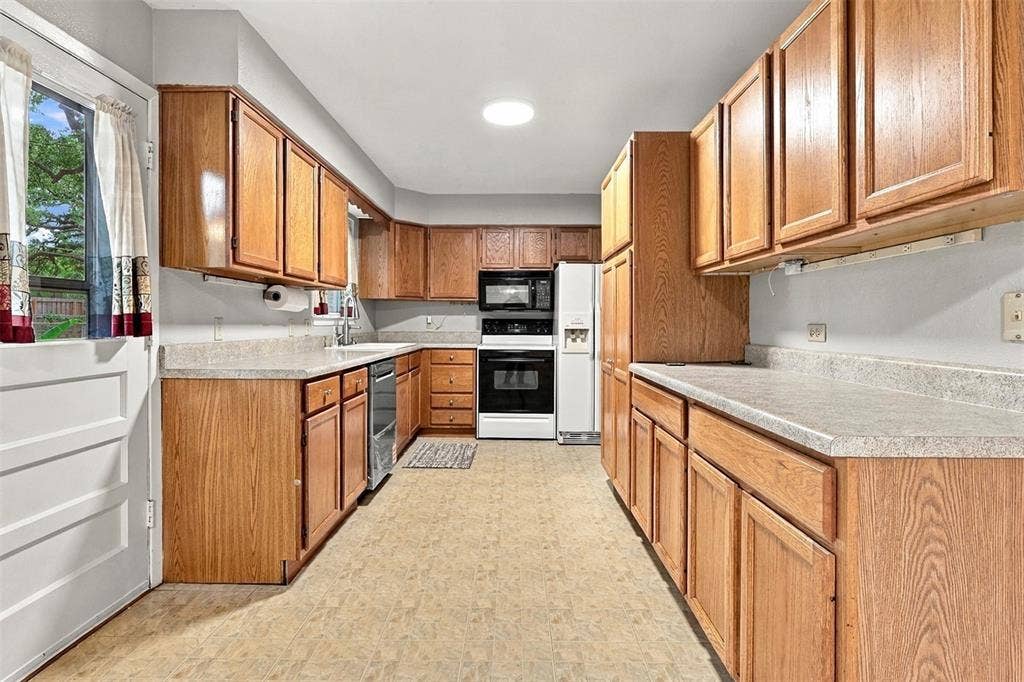 1233 Fair Oaks Drive, Irving, TX 75060 1233 Fair Oaks Drive, Irving, TX 75060
