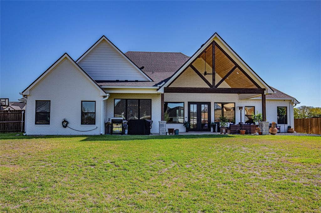 317 Champions Way, McGregor, TX 76657