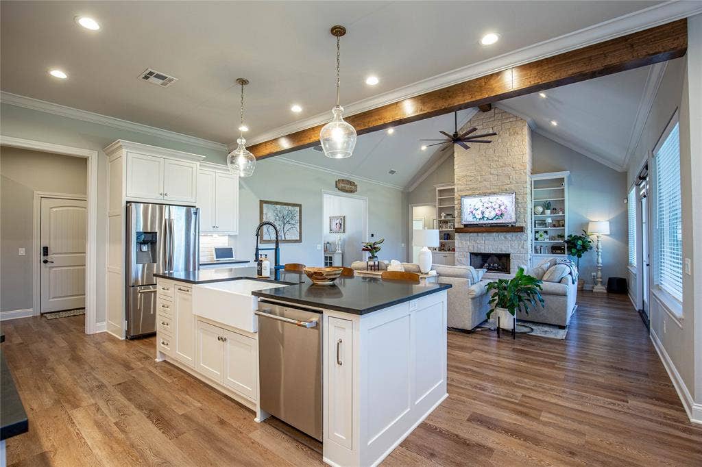 317 Champions Way, McGregor, TX 76657