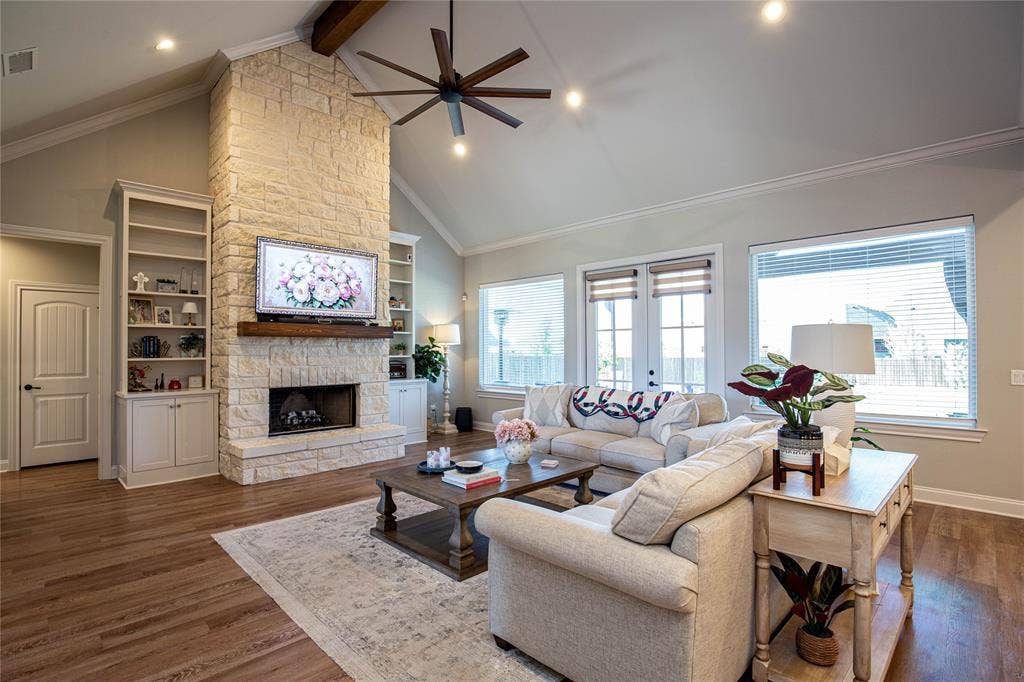 Vaulted ceilings with built ins.