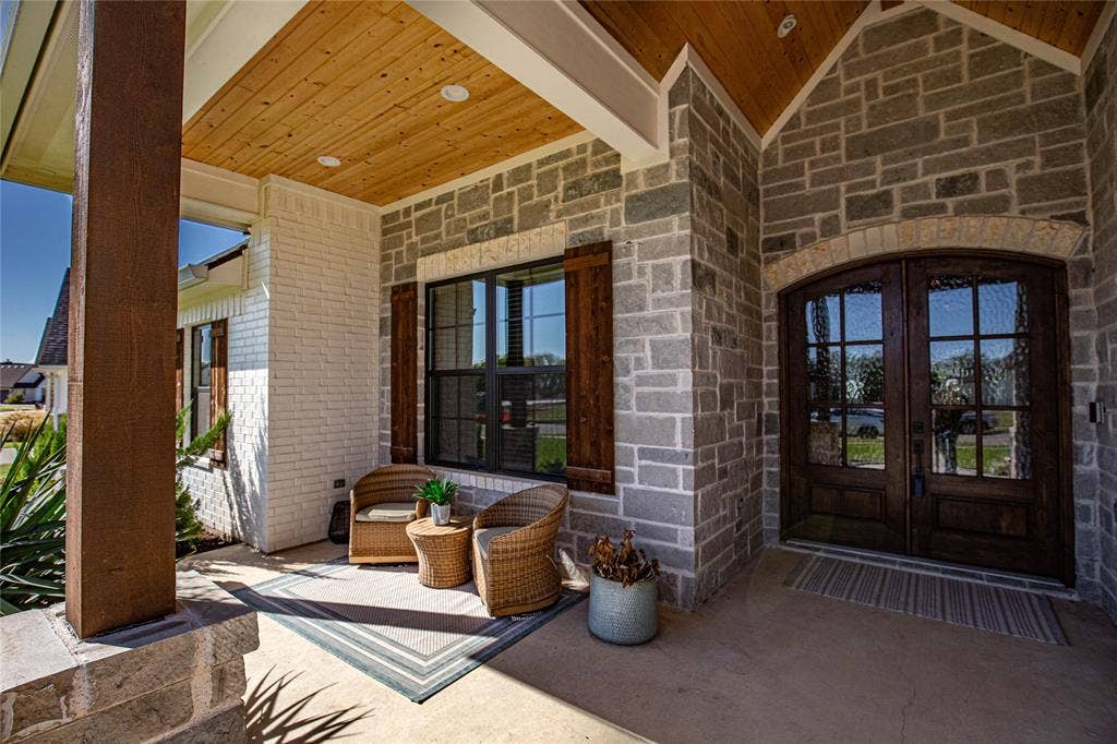 317 Champions Way, McGregor, TX 76657
