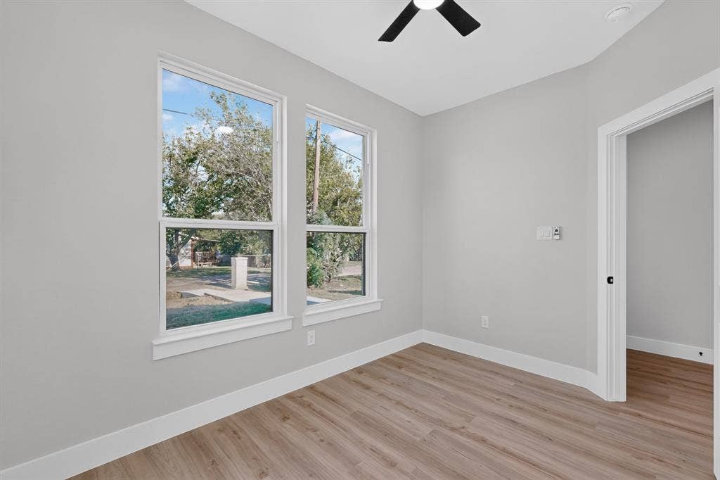 1309 N BRECKENRIDGE Street, Ennis, TX 75119