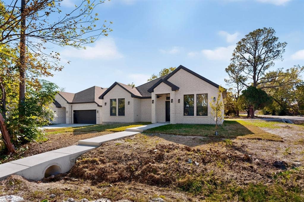 1309 N BRECKENRIDGE Street, Ennis, TX 75119