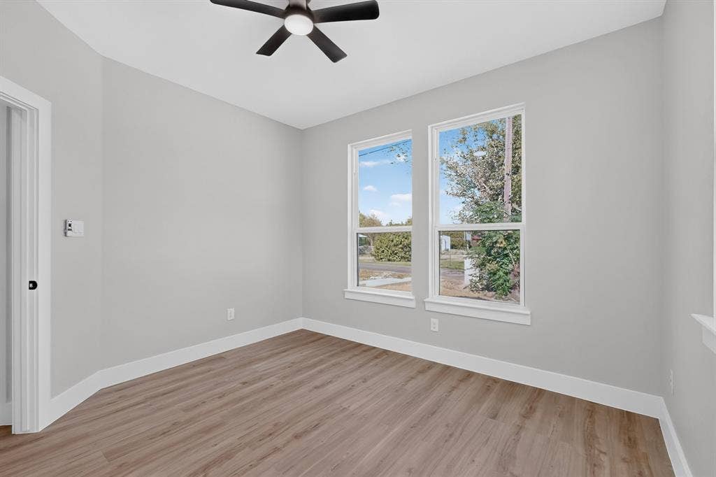 1309 N BRECKENRIDGE Street, Ennis, TX 75119