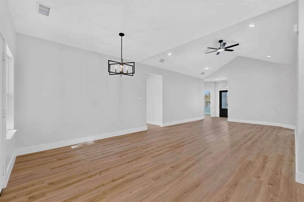 1309 N BRECKENRIDGE Street, Ennis, TX 75119