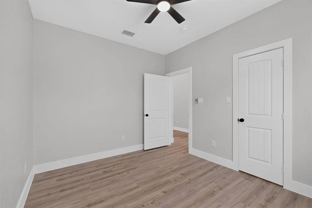 1309 N BRECKENRIDGE Street, Ennis, TX 75119