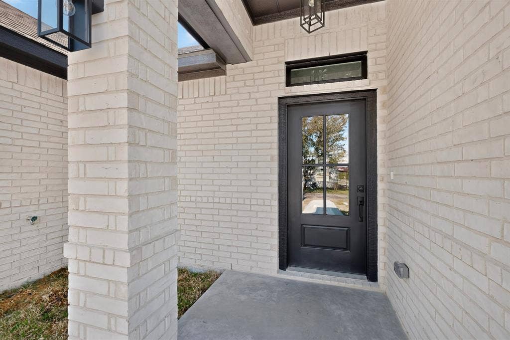 1309 N BRECKENRIDGE Street, Ennis, TX 75119