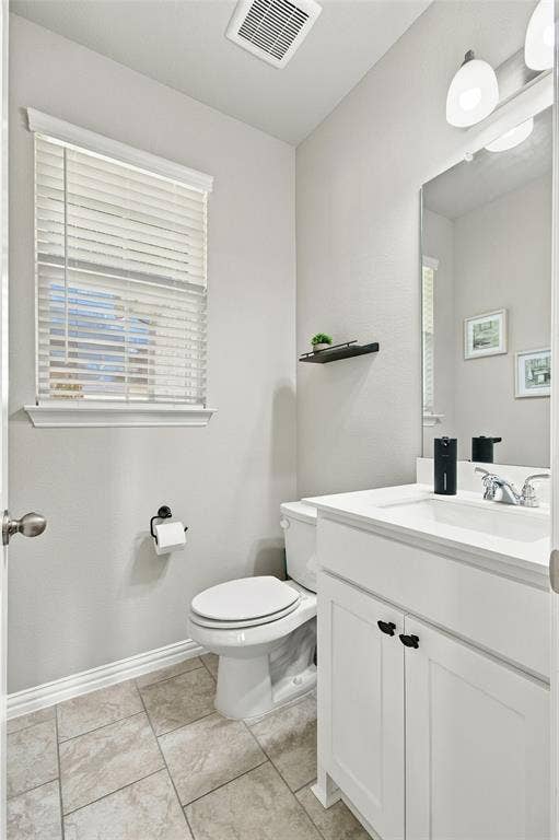 1138 CR 138 Road, Oak Ridge, TX 75161 Half powder bath