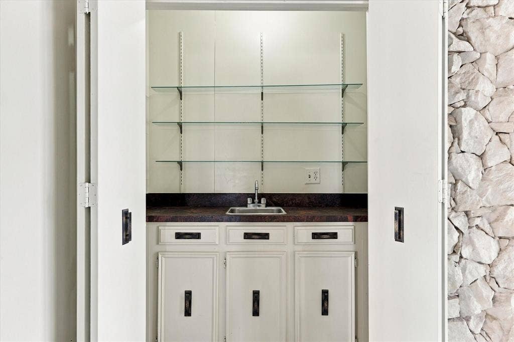 8857 Kingsley Road, Dallas, TX 75231 8857 Kingsley Road, Dallas, TX 75231