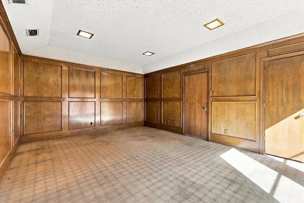 8857 Kingsley Road, Dallas, TX 75231 8857 Kingsley Road, Dallas, TX 75231