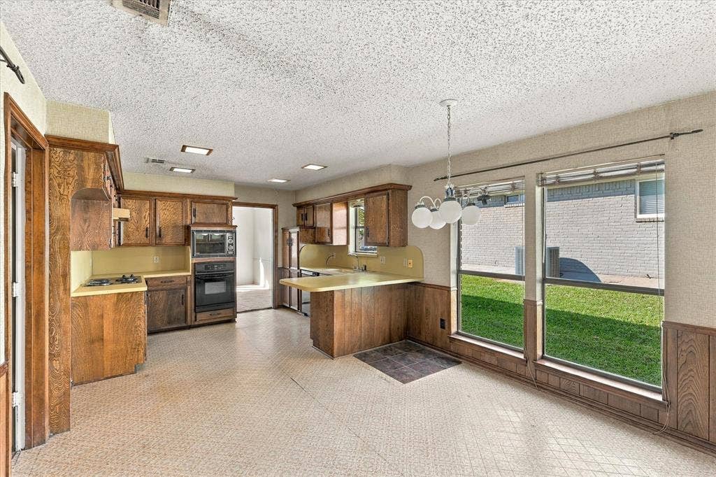 8857 Kingsley Road, Dallas, TX 75231 8857 Kingsley Road, Dallas, TX 75231