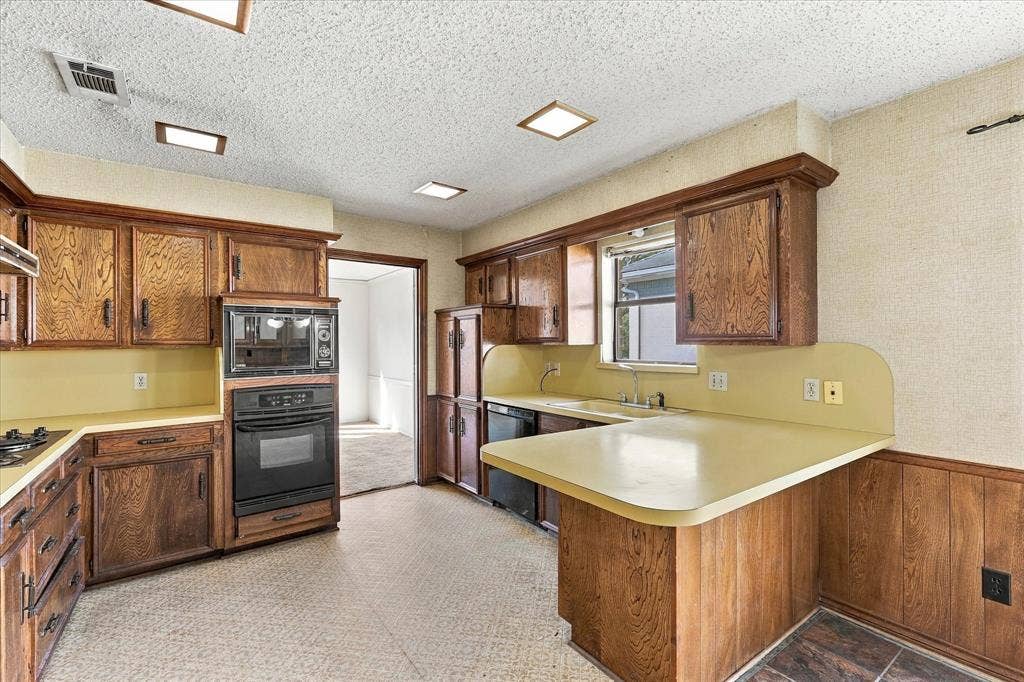 8857 Kingsley Road, Dallas, TX 75231 8857 Kingsley Road, Dallas, TX 75231