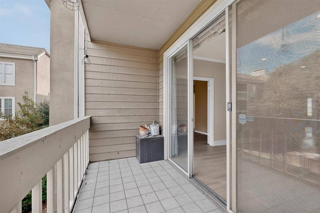 Plenty of space for a city-style potted garden on your private balcony.