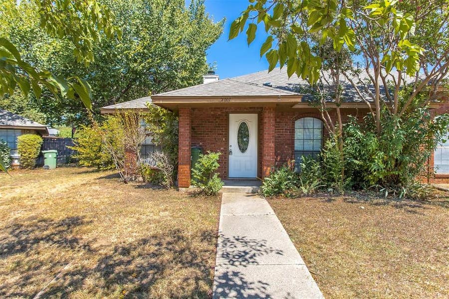 Property photo for 2301 Kingsford Court, Arlington, TX