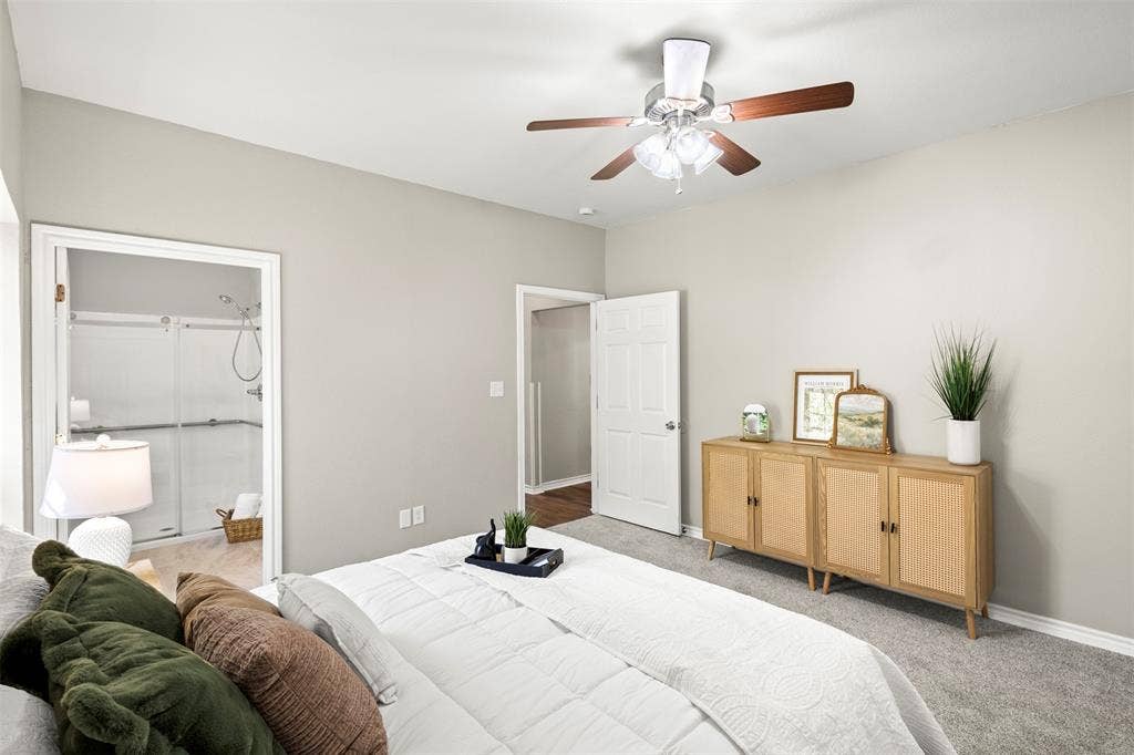 810 S Sherman Street, Ennis, TX 75119 810 S Sherman Street, Ennis, TX 75119
