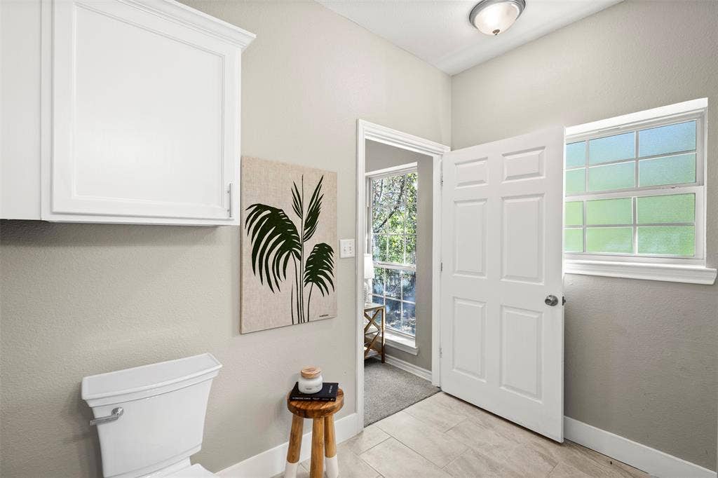 810 S Sherman Street, Ennis, TX 75119 810 S Sherman Street, Ennis, TX 75119