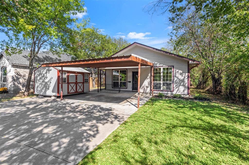 810 S Sherman Street, Ennis, TX 75119 810 S Sherman Street, Ennis, TX 75119