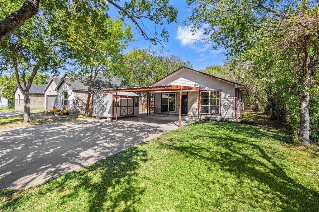 810 S Sherman Street, Ennis, TX 75119 810 S Sherman Street, Ennis, TX 75119