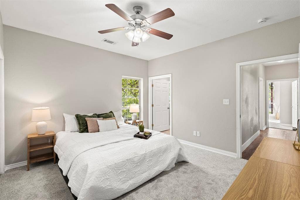 810 S Sherman Street, Ennis, TX 75119 810 S Sherman Street, Ennis, TX 75119