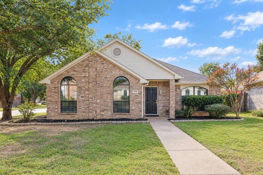 Property photo for 7001 Bentley Avenue, Fort Worth, TX