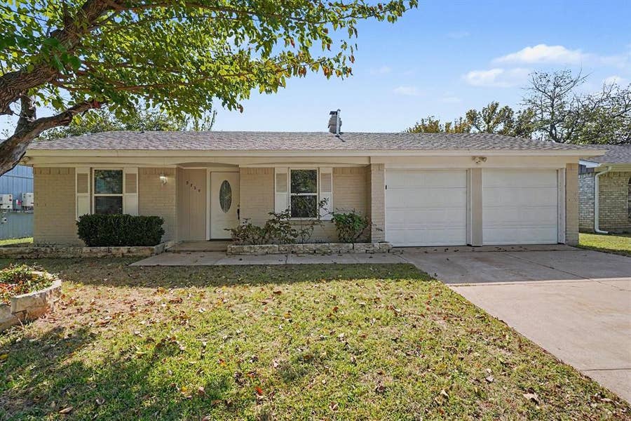 Property photo for 3720 Royal Crest Drive, Fort Worth, TX