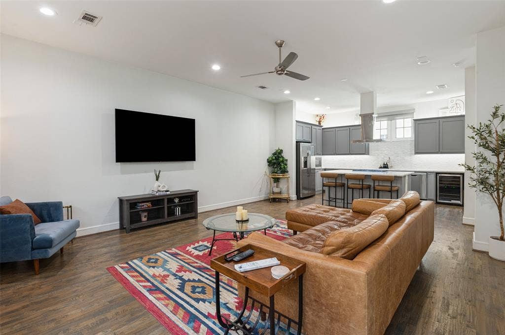 5073 Gaston Avenue, #402, Dallas, TX 75214 5073 Gaston Avenue, #402, Dallas, TX 75214