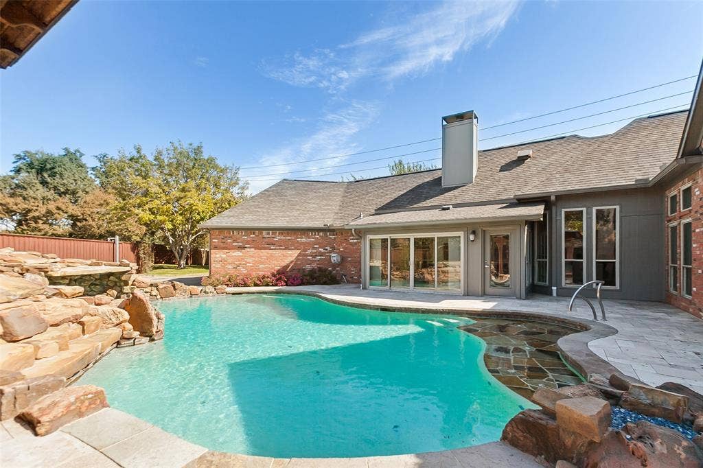 Grotto, separate hot tub