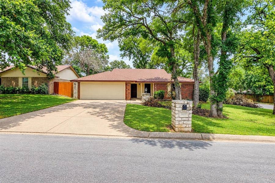 Property photo for 1400 Breckenridge Road, Mansfield, TX