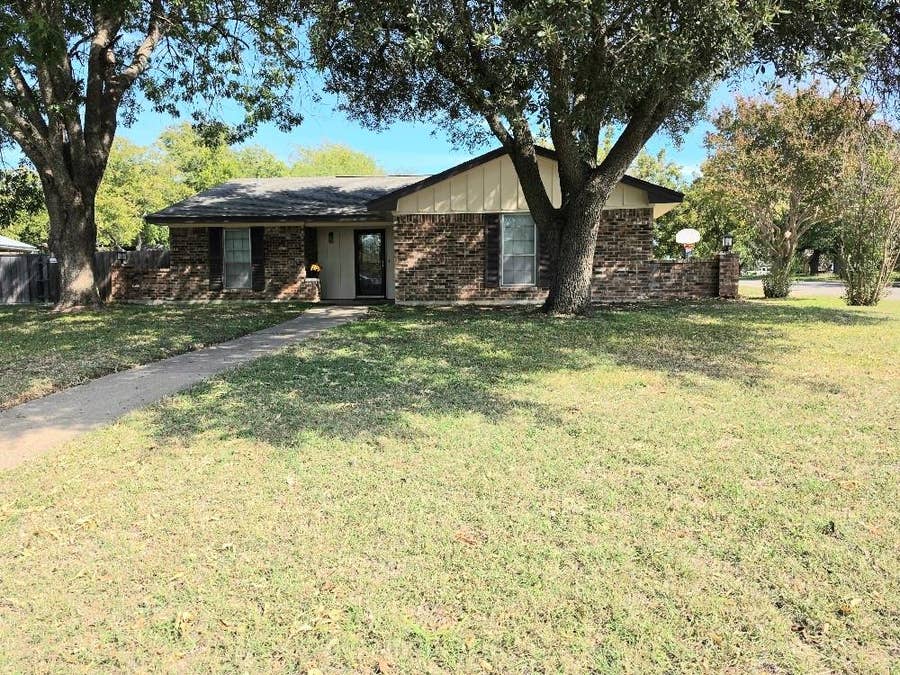 Property photo for 1311 Glenhaven Drive, Cleburne, TX