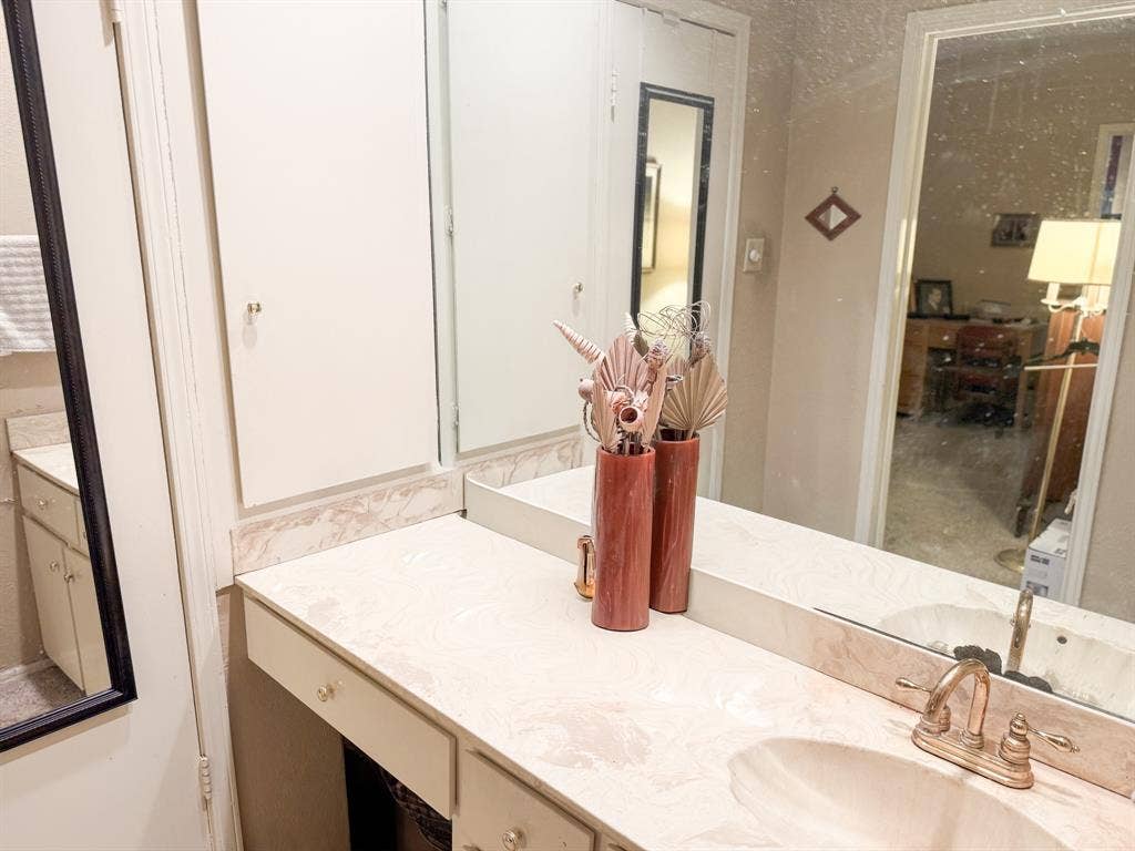 10407 High Hollows Drive, #107, Dallas, TX 75230 10407 High Hollows Drive, #107, Dallas, TX 75230