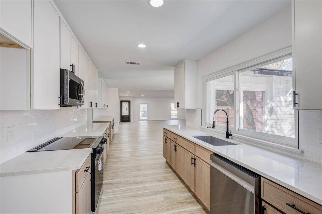 3726 Ruidosa Avenue, Dallas, TX 75228