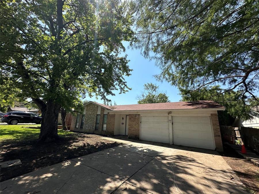 Property photo for 410 E Timberview Lane, Arlington, TX
