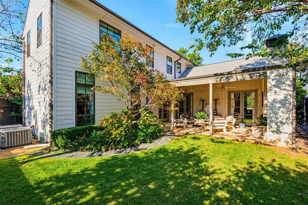 3716 N Versailles Avenue, Dallas, TX 75209