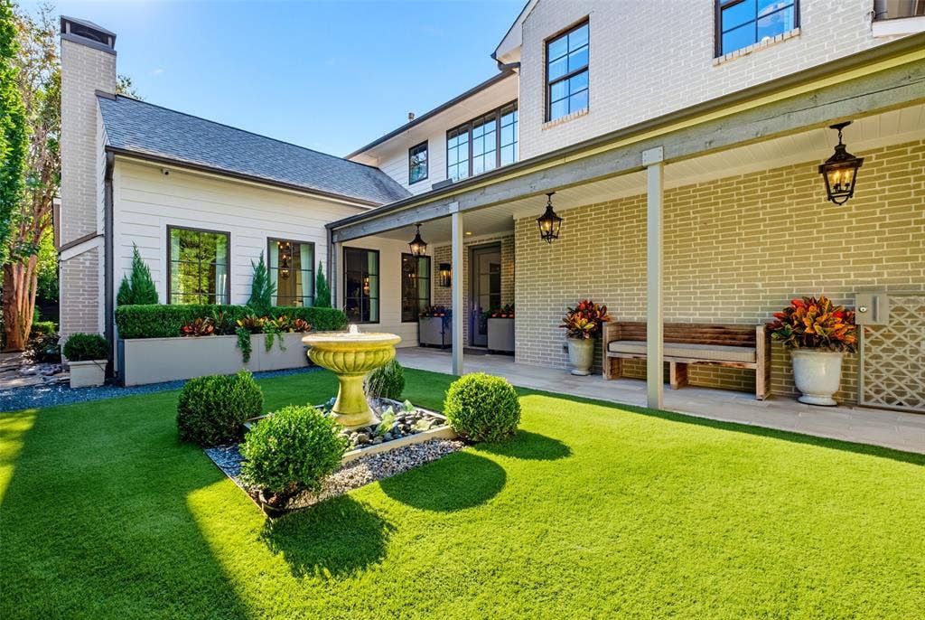 3716 N Versailles Avenue, Dallas, TX 75209
