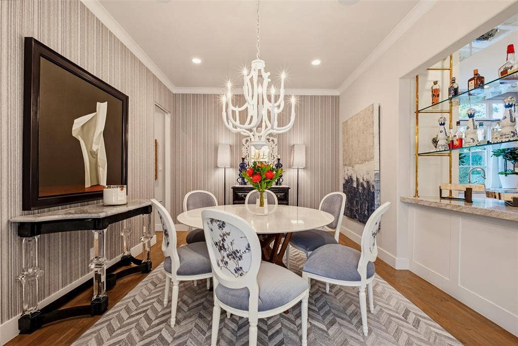 3716 N Versailles Avenue, Dallas, TX 75209