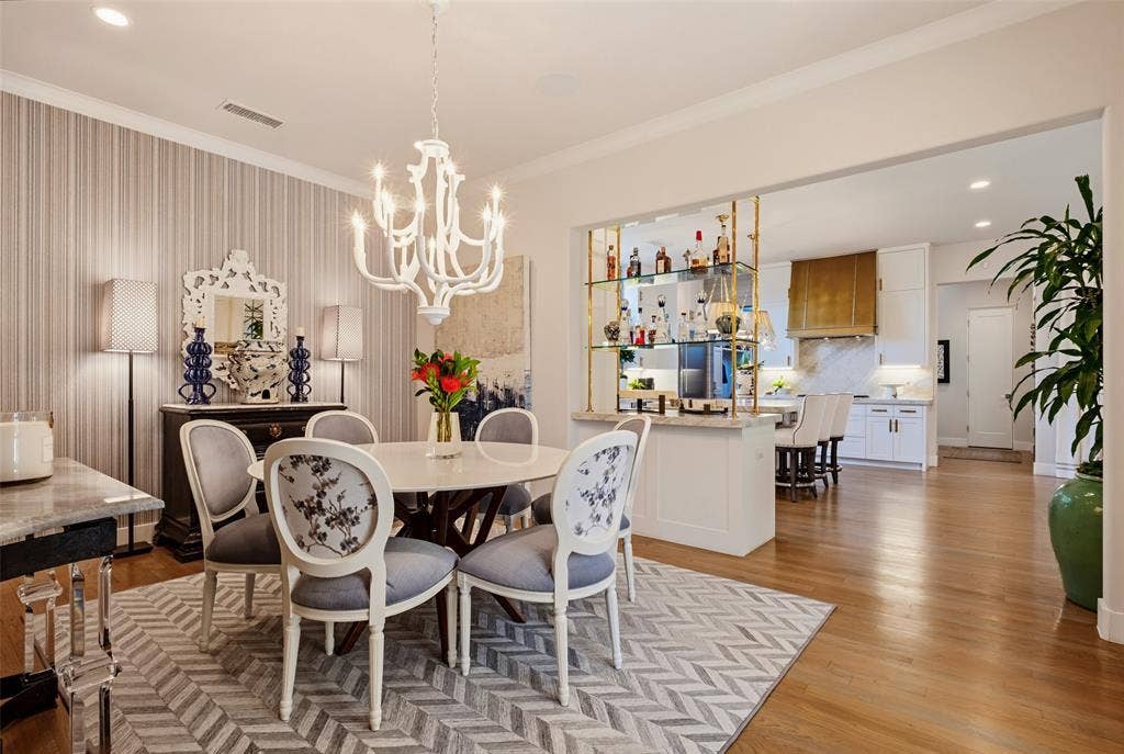 3716 N Versailles Avenue, Dallas, TX 75209