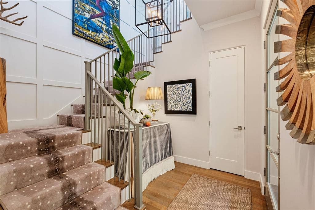 3716 N Versailles Avenue, Dallas, TX 75209