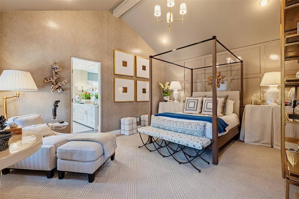 3716 N Versailles Avenue, Dallas, TX 75209