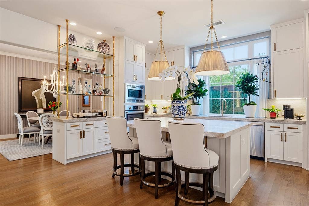 3716 N Versailles Avenue, Dallas, TX 75209