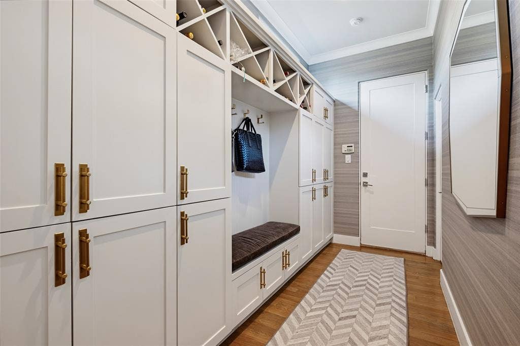 3716 N Versailles Avenue, Dallas, TX 75209