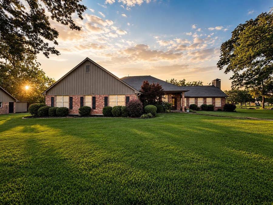 Property photo for 1079 Country Club Road, Sulphur Springs, TX