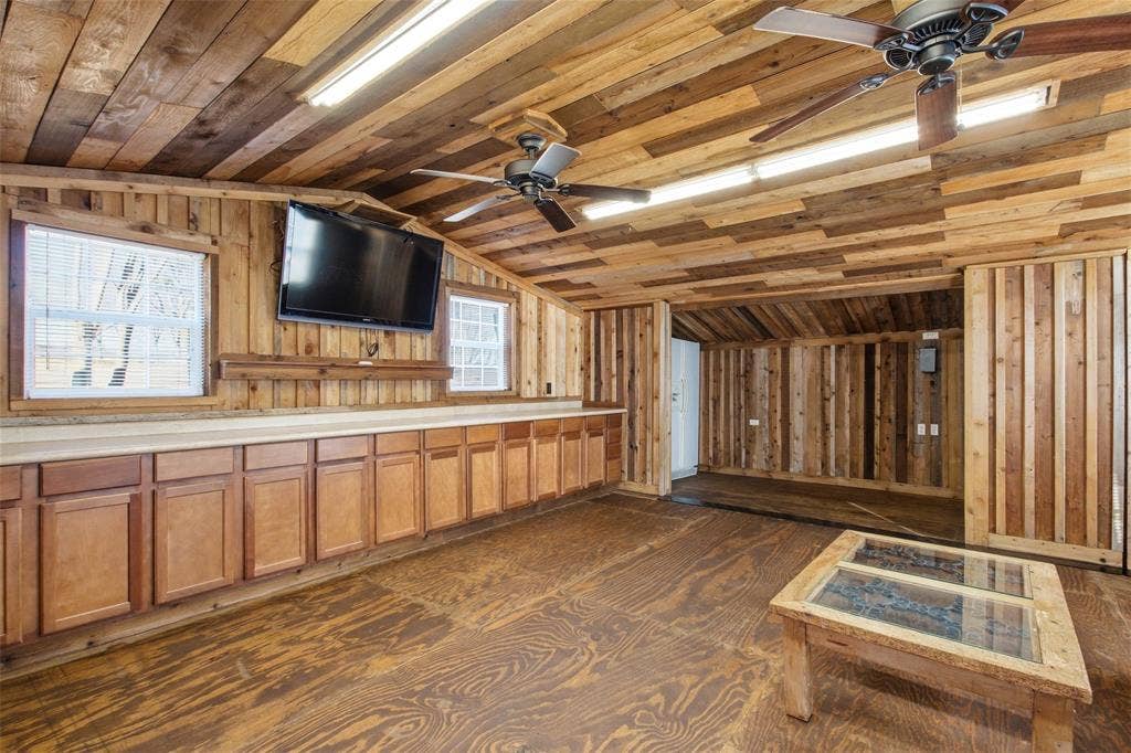 Inside Dockhouse