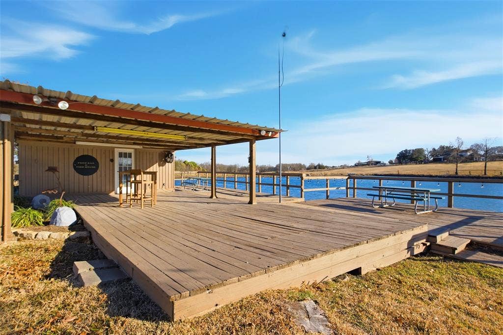 Dockhouse