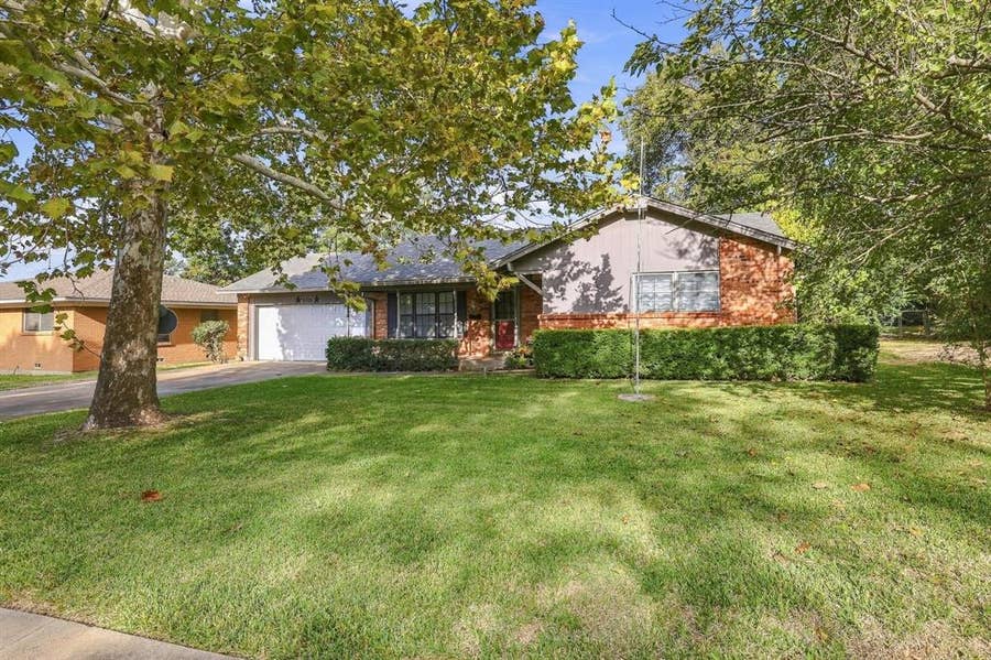 Property photo for 1419 Hillcrest Drive, Sherman, TX