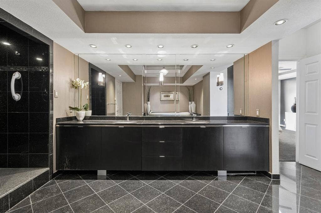 5200 Keller Springs Road, #425 and 427, Dallas, TX 75248 5200 Keller Springs Road, #425 and 427, Dallas, TX 75248