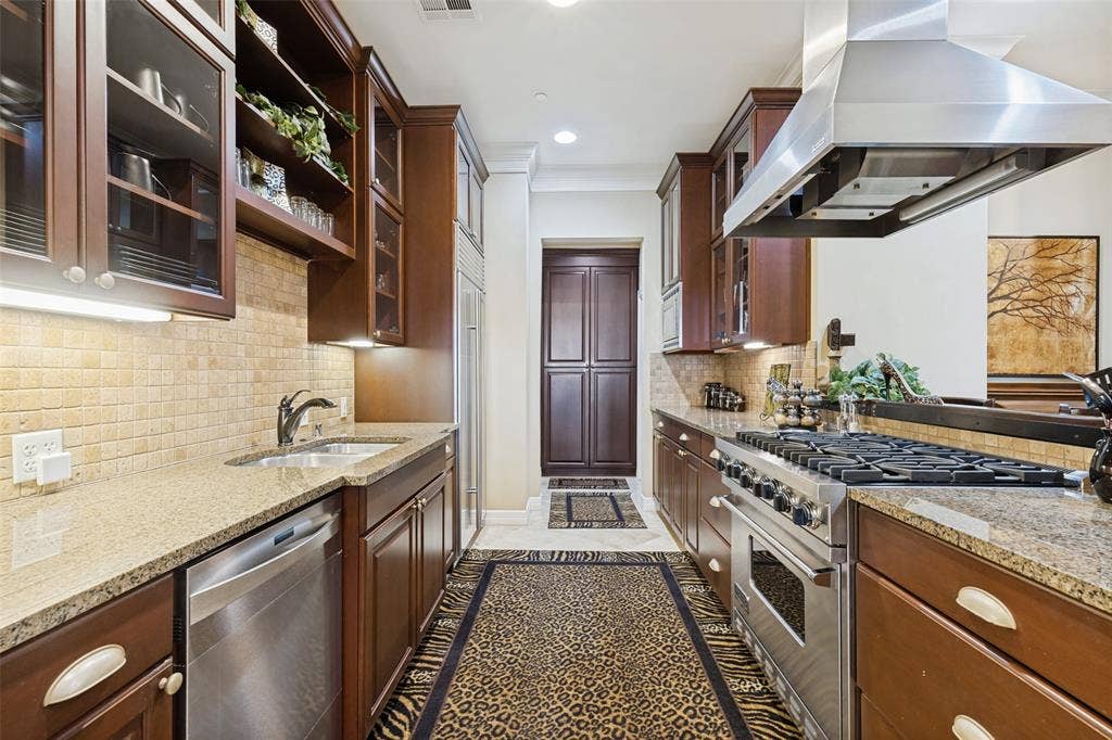 2828 Hood Street, #508, Dallas, TX 75219 Stunning kitchen with beautiful built in cabinetry, granite countertops & a subzero refrigerator