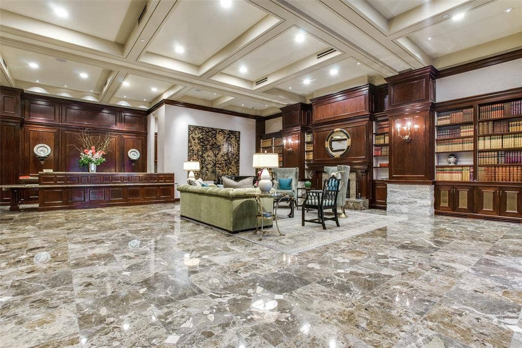 2828 Hood Street, #508, Dallas, TX 75219 24-hour concierge and valet services