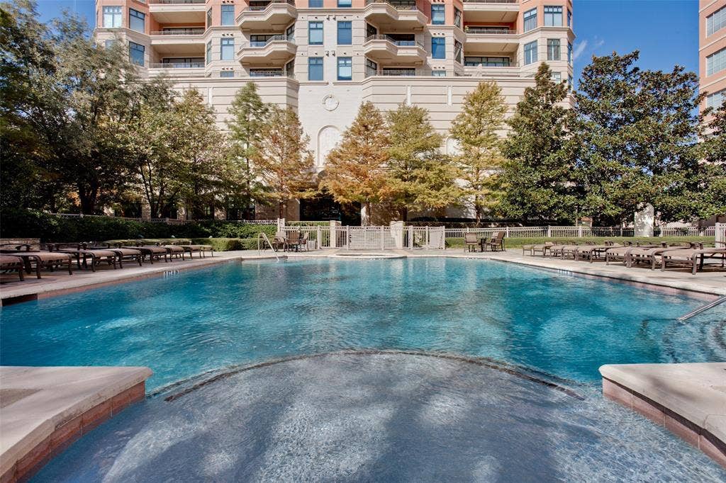 2828 Hood Street, #508, Dallas, TX 75219 Chairs, towels, and pool service are provided to all residents.