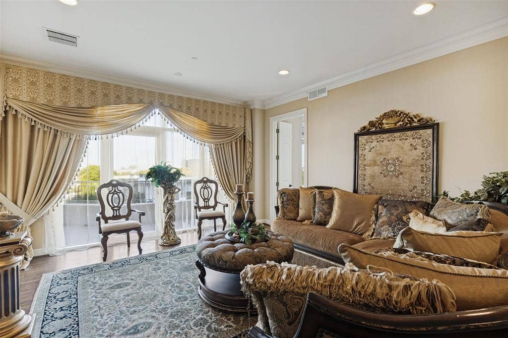2828 Hood Street, #508, Dallas, TX 75219 Light & Bright family room with hardwood floors & crown moudling