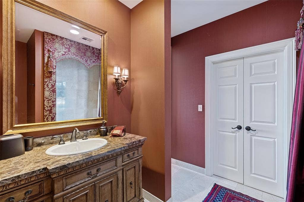 2828 Hood Street, #508, Dallas, TX 75219 Ensuite bath with custom vanity & walk in closet